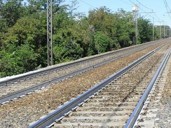 Frana sui binari sulla Foggia-Caserta: “Disagi treni per almeno 30 giorni”