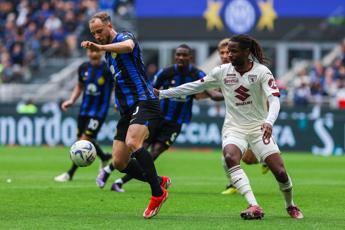 Inter-Torino 2-0, doppietta Calhanoglu e granata in 10: festa nerazzurra a San Siro