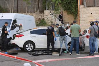 Israele, auto contro pedoni a Gerusalemme: il video dell’attacco