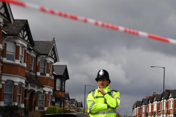 Londra, spari contro ristorante: bambina di 9 anni in fin di vita