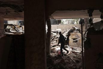 Raid su centro di Gaza, Unrwa: “Israele prepara operazione su larga scala a Rafah”