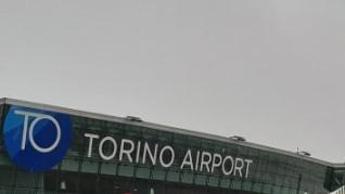Si sente male su volo Torino-Lamezia Terme, morto giovane passeggero