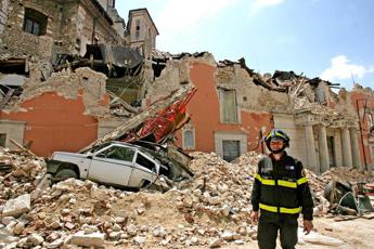 Terremoto l’Aquila, ancora una sentenza choc: Ilaria morta per ‘attaccamento a studio’, niente risarcimento