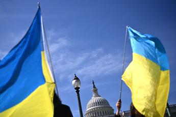 Ucraina, Biden: “Subito armi a Kiev”. Missili Atacms già inviati in segreto