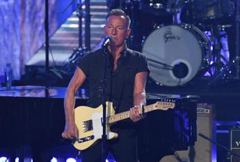 Bruce Springsteen, concerti Milano 1 e 3 giugno rinviati