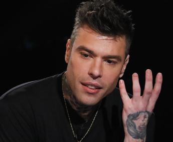 Fedez non parteciperà alla prima puntata dello show Cattelan su Rai2: “Motivi di salute”