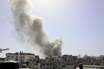 Gaza, media: “Raid Israele su moschea: 16 morti, 10 sono bambini”