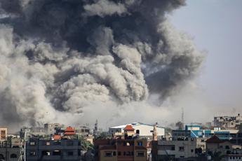 Gaza, ok di Hamas a proposta di tregua: Israele frena e lancia attacco a Rafah