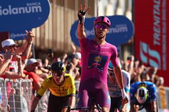 Giro d’Italia, Milan vince tredicesima tappa e Pogacar sempre maglia rosa