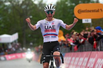 Giro d’Italia, Pogacar vince seconda tappa e conquista maglia rosa