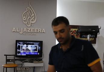 Israele ‘spegne’ al-Jazeera, la tv: “Decisione criminale”