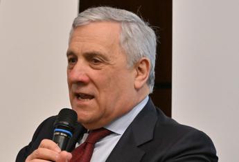 Salario minimo, Tajani, “Contrattazione collettiva può far avere uno stipendio più ricco”