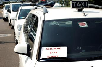 Sciopero nazionale dei taxi oggi 21 maggio. Lo stop dalle 8 alle 22