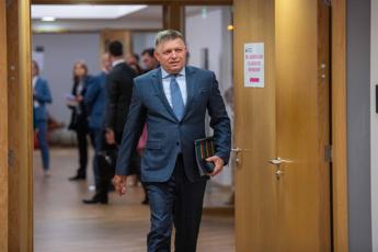 Slovacchia, premier Fico ferito da colpi d’arma da fuoco