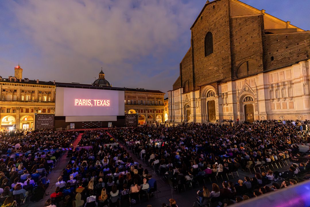 Il Cinema Ritrovato 2024, giorno 2 – Kubrick, Mann e la dolcezza di “Paris, Texas” in Piazza Maggiore