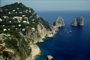 Capri, tornano acqua e turisti sull’isola: revocata ordinanza
