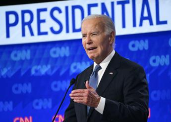 Disastro Biden nel confronto con Trump, gli analisti: “Deve ritirarsi”