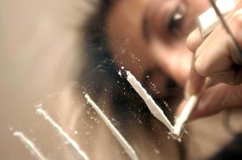 Droga, tra giovani italiani cresce uso sostanze psicoattive e consumo cocaina