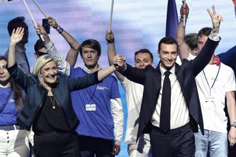 Europee Francia, stravince Le Pen. Macron scioglie Parlamento: elezioni. Boom destra anche in Germania e Austria