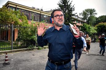 Europee, Salvini: “L’ho messa bella forte la decima”, e fa appello al voto. Bonelli: “Violato il silenzio”
