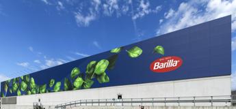 Per i 30 anni del pesto Barilla inaugurato un maxi murale artistico di oltre 800mq