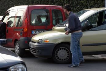 Rc Auto, assicurare la macchina a Napoli? Costa quasi il triplo che a Trieste