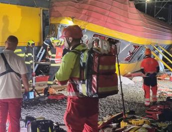 Repubblica Ceca, scontro fra treni a Pardubice: almeno 4 morti – Video