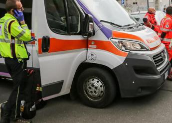 Roma, auto investe due donne: 89enne muore, ferita la figlia