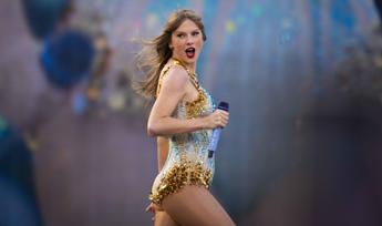 Taylor Swift, i fan in deliro fanno tremare Edimburgo… letteralmente – Video