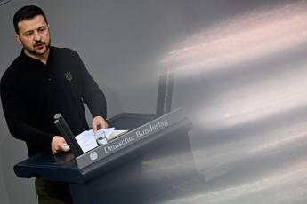 Zelensky al Bundestag, Afd e Bsw boicottano il suo discorso e disertano