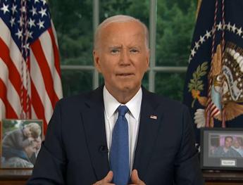 Biden, il messaggio agli Usa: “Mi ritiro per difendere la democrazia. Harris è forte”