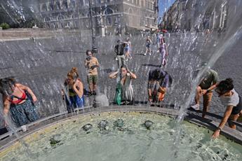 Caldo estremo sull’Italia, oggi bollino rosso in 12 città: è massima allerta