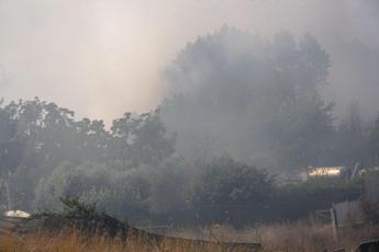 Incendio Roma Ponte Mammolo, Ordine Medici: “Finestre chiuse, no condizionatori: solo ventilatori”