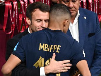 Mbappé si schiera ancora: “Non lasciamo la Francia a quelli là”