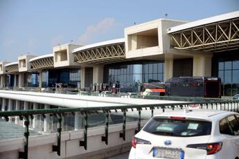 Milano, autista Ncc aggredito a bastonate da tassista a Malpensa