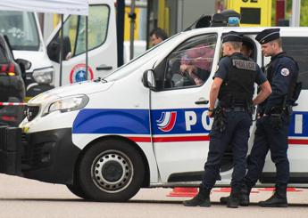 Parigi, auto contro tavoli di bar: un morto e 3 feriti gravi