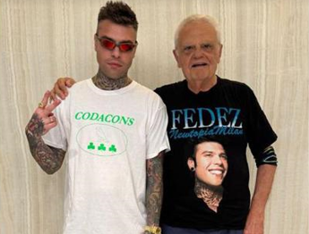 Taranto, l’ironia di Riondino su Fedez-Codacons. L’associazione attacca: “Aiuti l’Ilva”