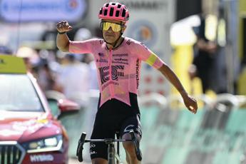 Tour de France, 17esima tappa a Carapaz. Ancora uno scatto di Pogacar su Vingegaard ed Evenepoel