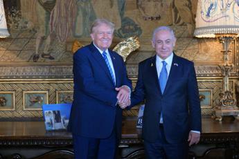 Trump riceve Netanyahu a Mar a Lago: “Se non vinco si rischia la Terza Guerra Mondiale”