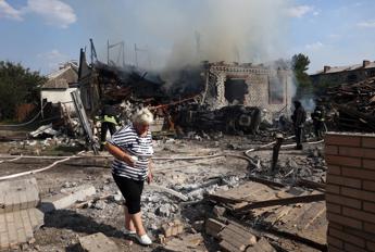 Ucraina, Russia attacca ancora: almeno 3 morti. Colpiti impianti energetici