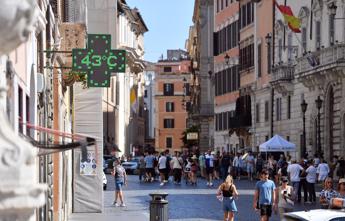 Centro Italia nel mirino del caldo afoso, oggi 8 città da bollino rosso