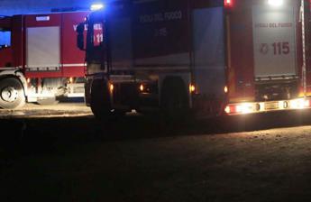 Pordenone, auto finisce strada e prende fuoco: 21enne morto carbonizzato