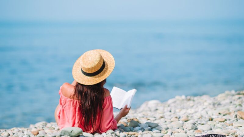 Cosa leggere a ferragosto: i consigli di una “book addicted”