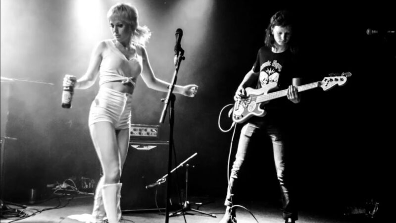 “Cartoon Darkness”: ritorna il punk vitale dei Amyl and The Sniffers