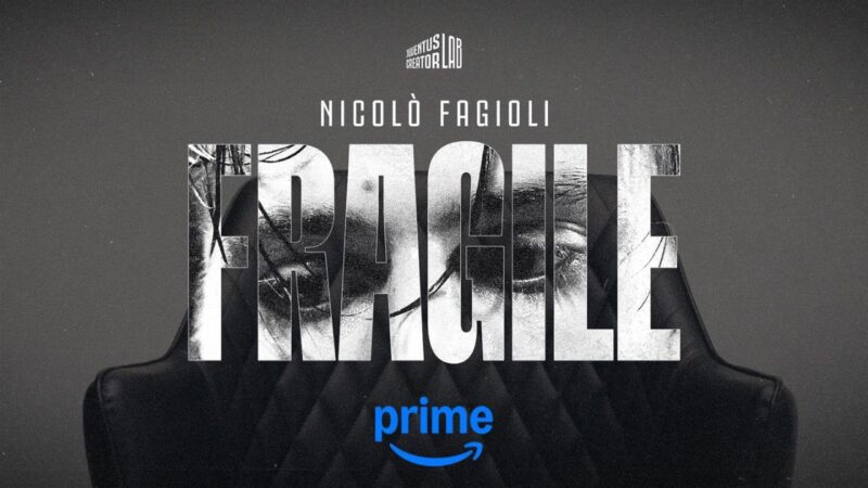 “FRAGILE – La storia di Nicolò Fagioli” – Il poster del documentario